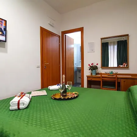 A Casa Simpatia - A Richiesta Parcheggio Gratuito ! Ρώμη