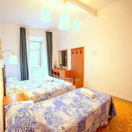 Vendégház A Casa Simpatia - A Richiesta Parcheggio Gratuito !