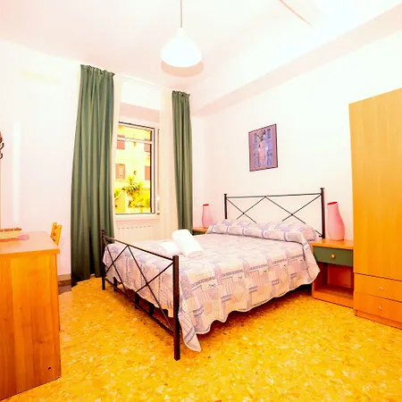 A Casa Simpatia - A Richiesta Parcheggio Gratuito ! 2* Róma